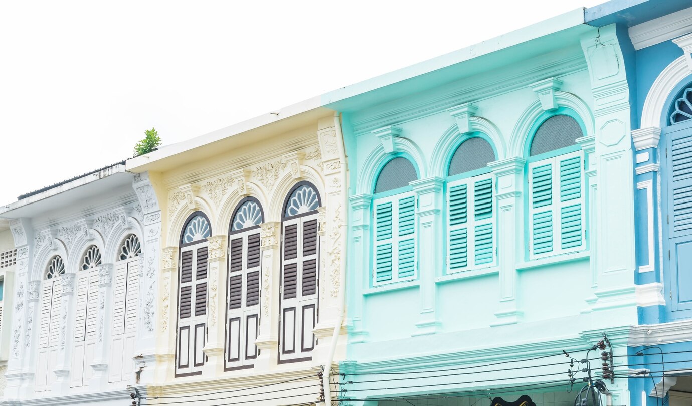 sino-portuguese-architecture-ancient-building-phuket-town_1339-7181